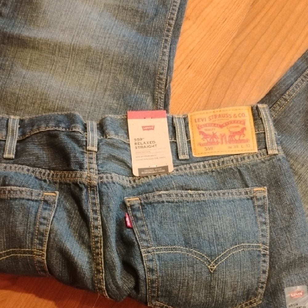 Levi's Blue 559 Relaxed Jeans 38x32 with Lived-In Look - Picture 2 of 5